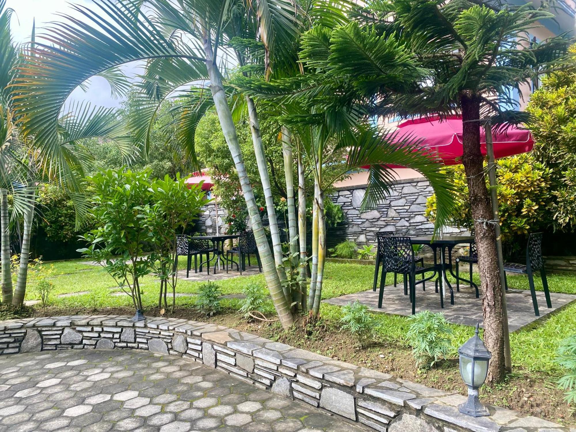 Hotel K2 Pokhara Bagian luar foto