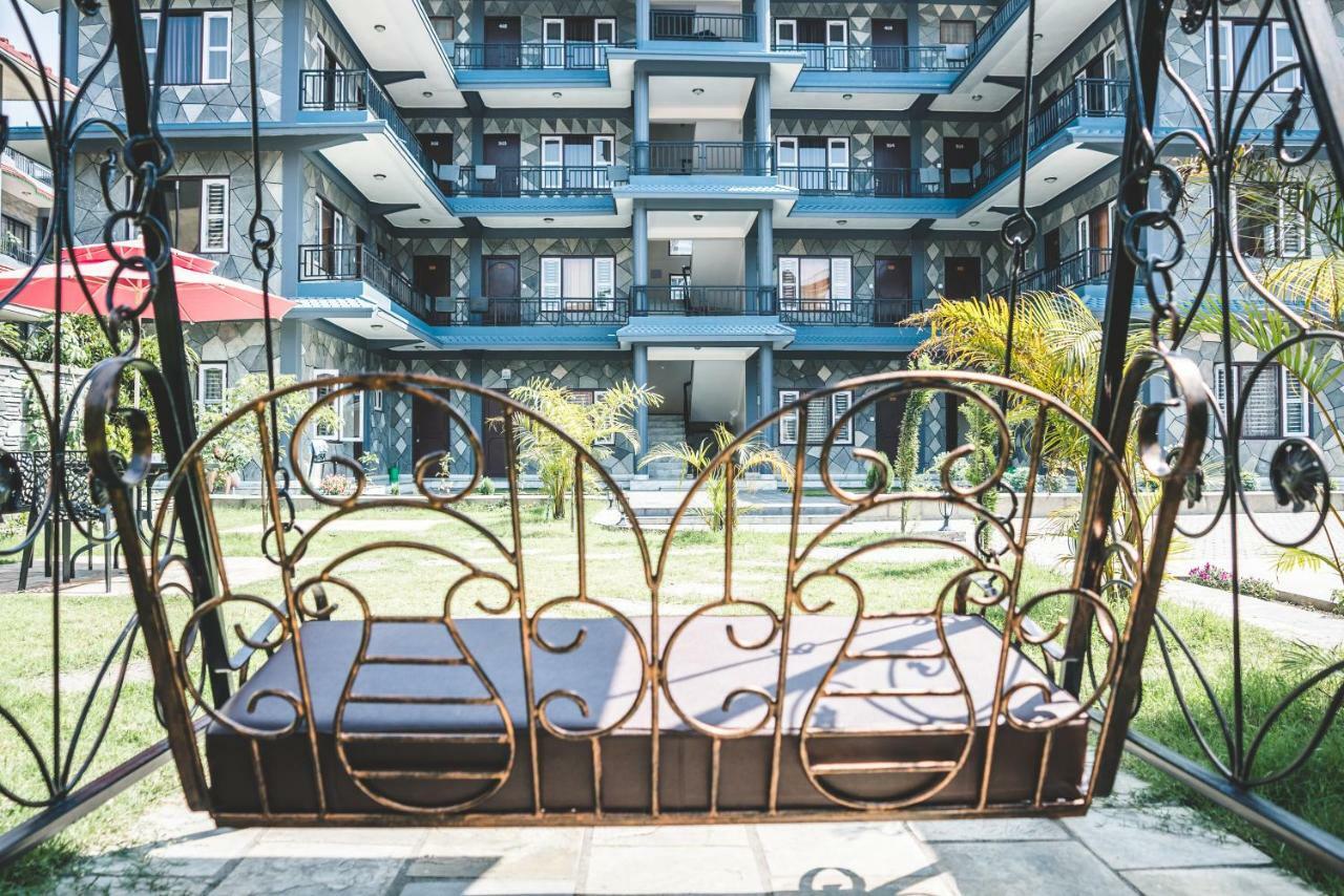 Hotel K2 Pokhara Bagian luar foto